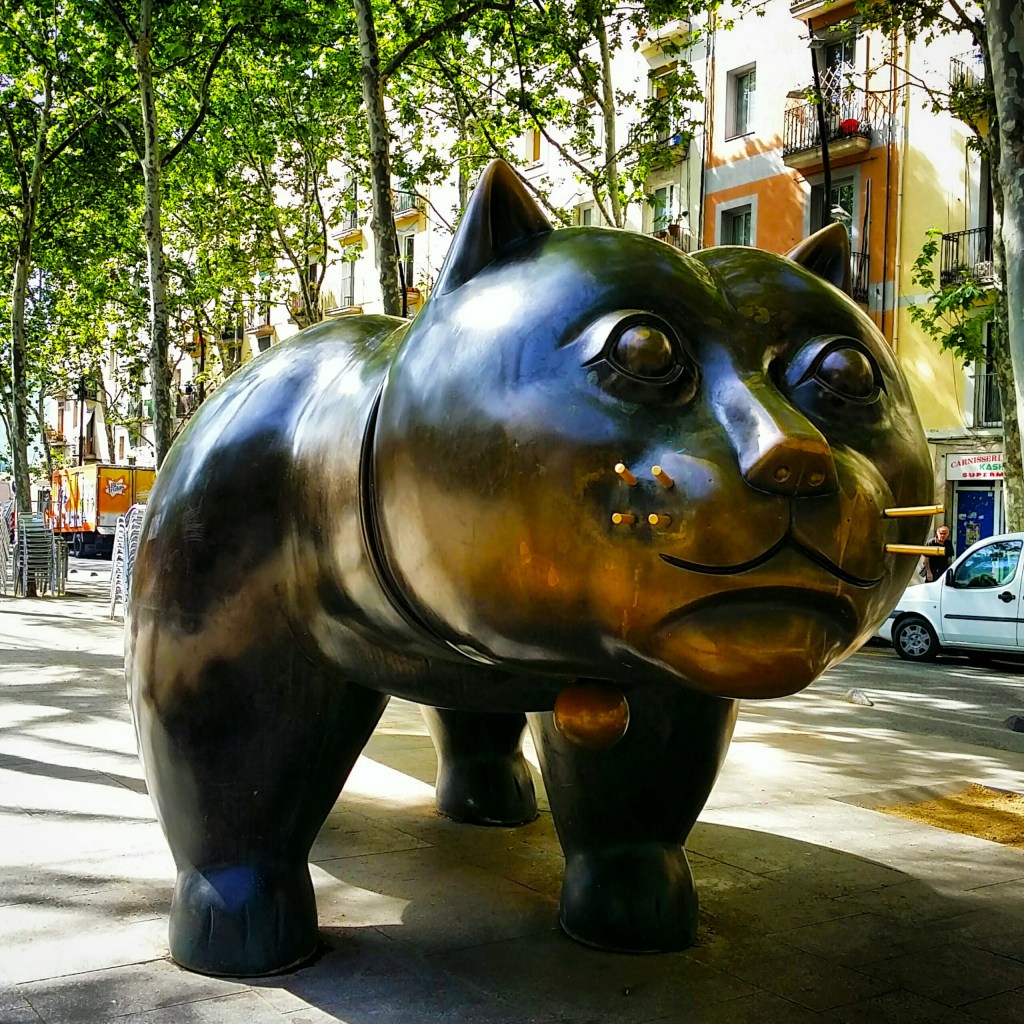 HACERSE UNA FOTO JUNTO AL GATO MÁS GRANDE DE LA&nbsp;CIUDAD